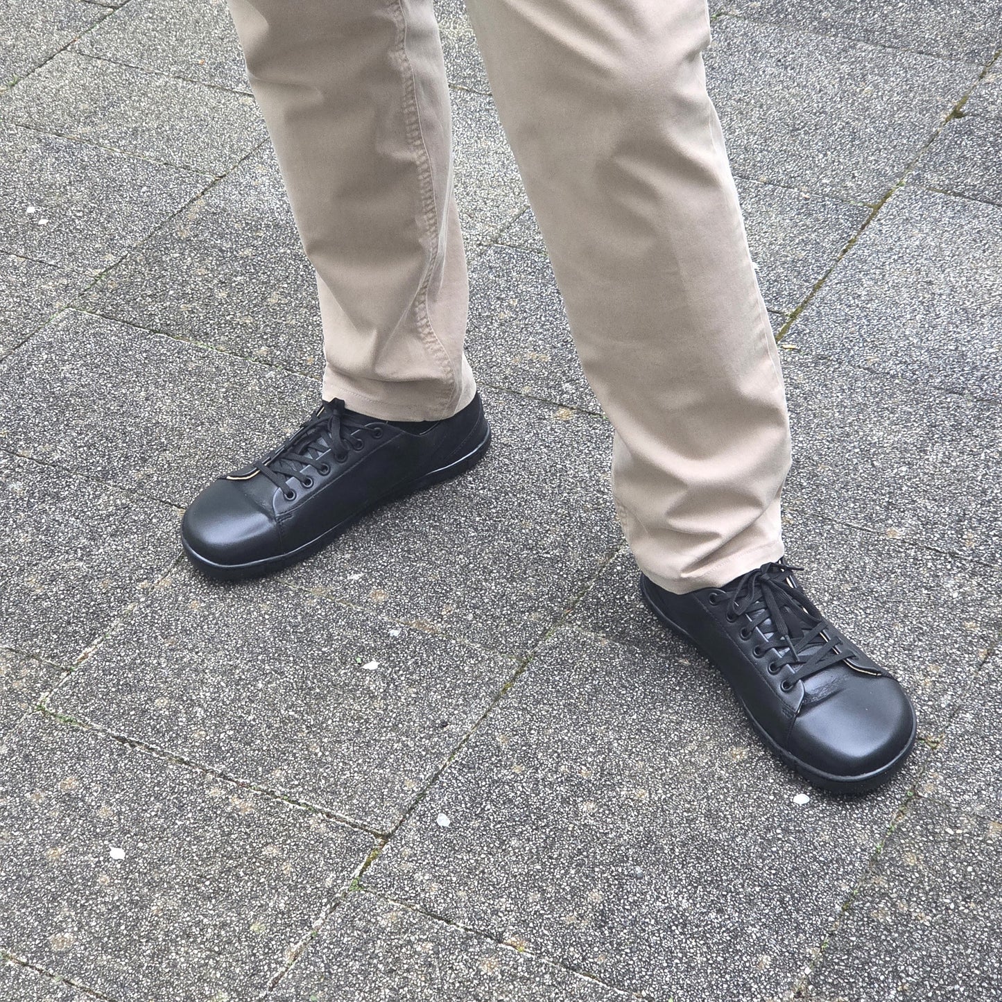 MAGNIFIQUE All Black barefoot trainers