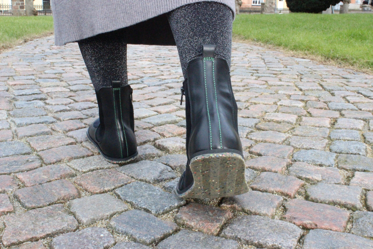 PALUSTRIA Black Barefoot Chelsea Boots