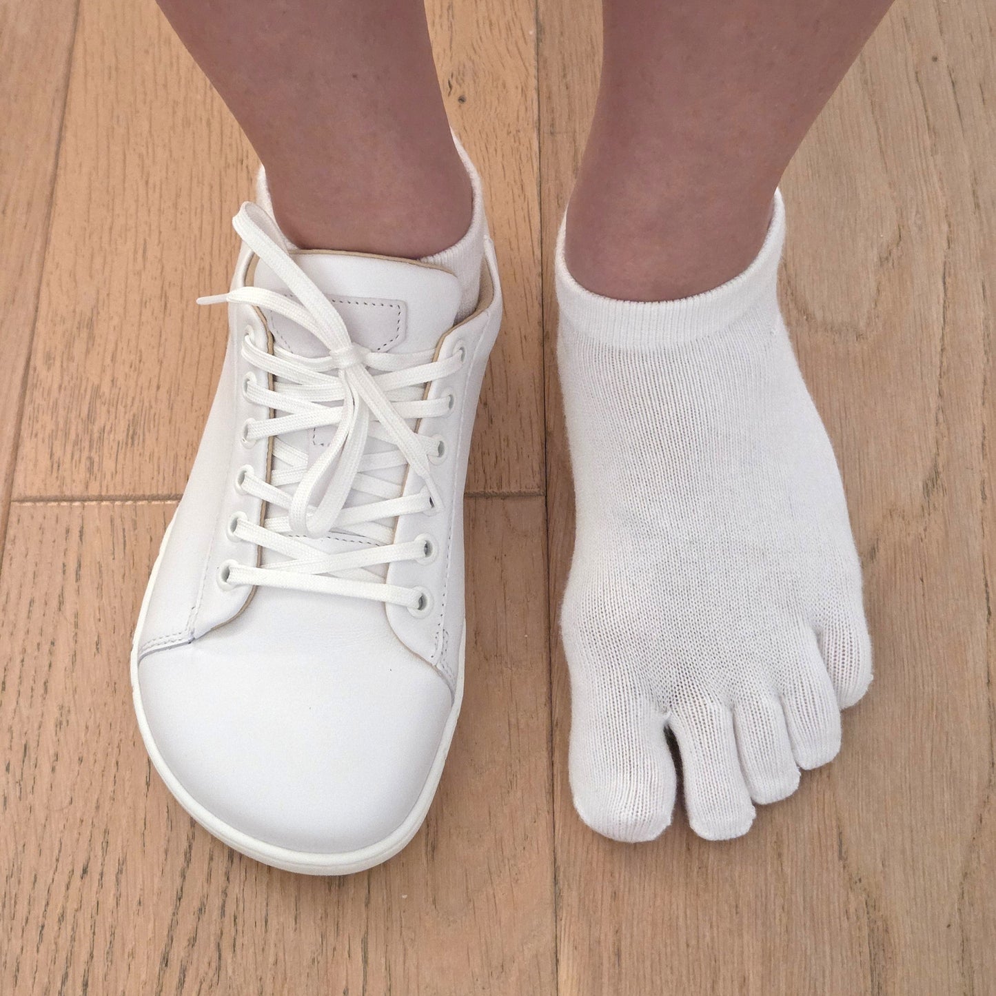 ESSENTIALS LOW CUT White five-toe socks