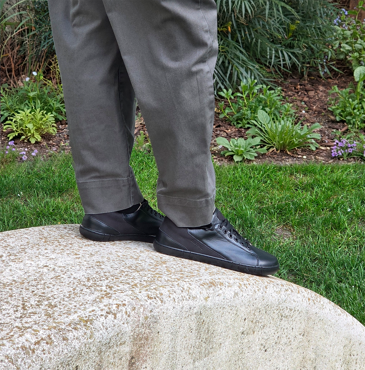 MAGNIFIQUE All Black barefoot trainers