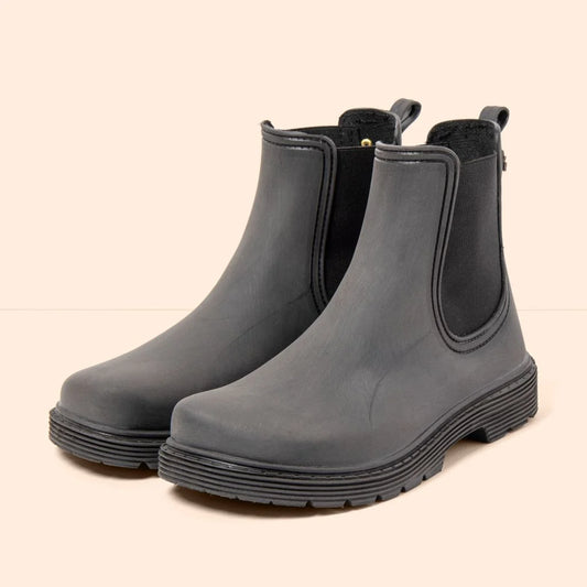 CHUVA Black barefoot wellington boots