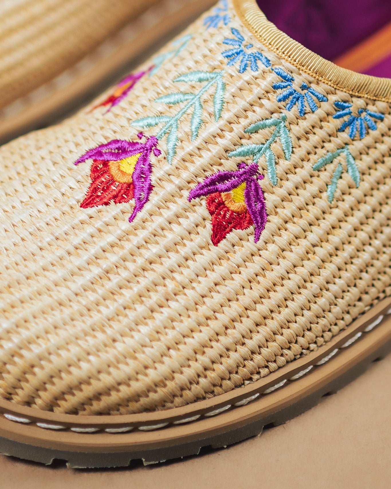 BLOOM Barefoot clogs (Expected in August)