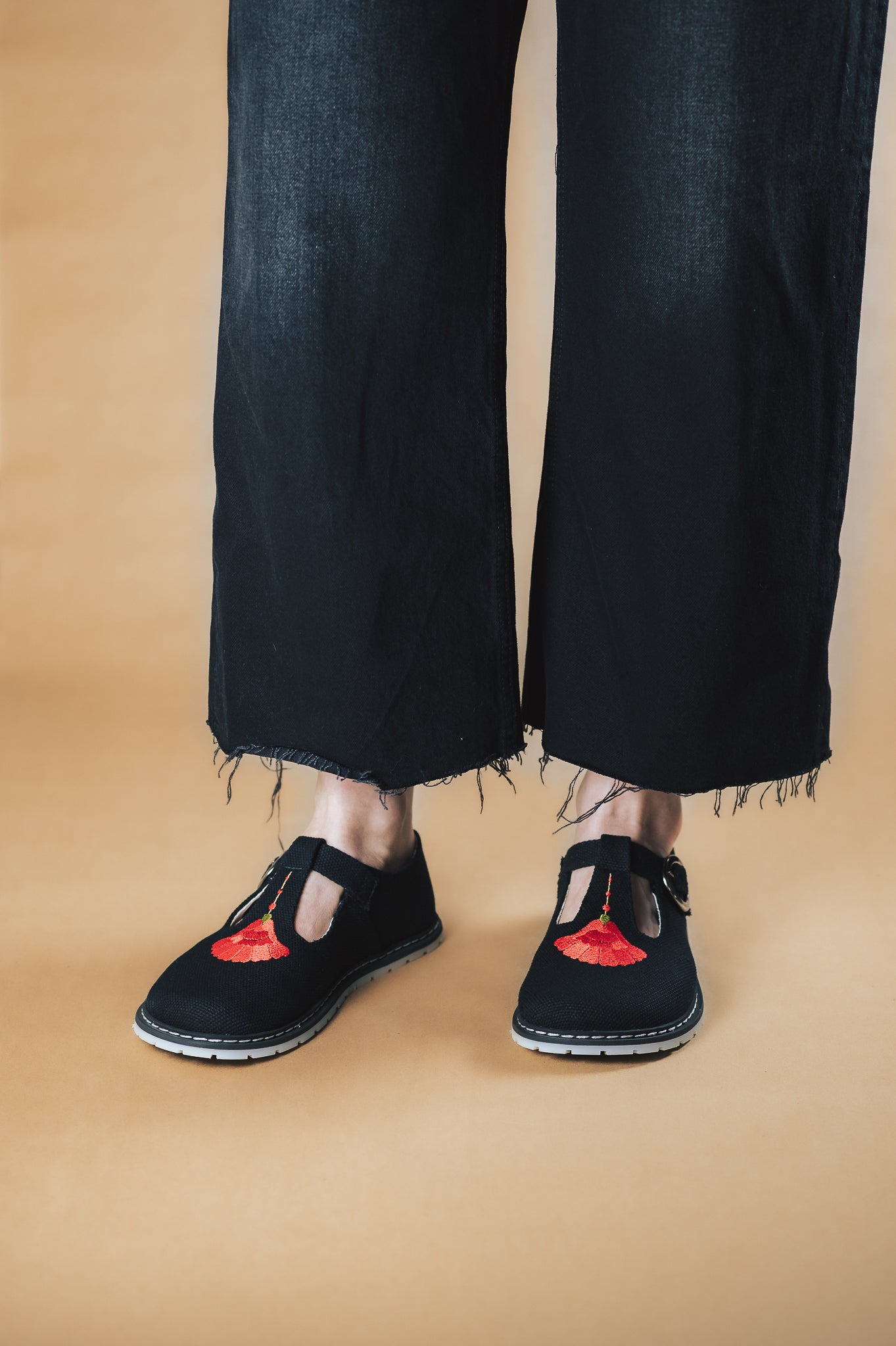 CLAVELES Barefoot Mary Jane shoes (Expected in August)