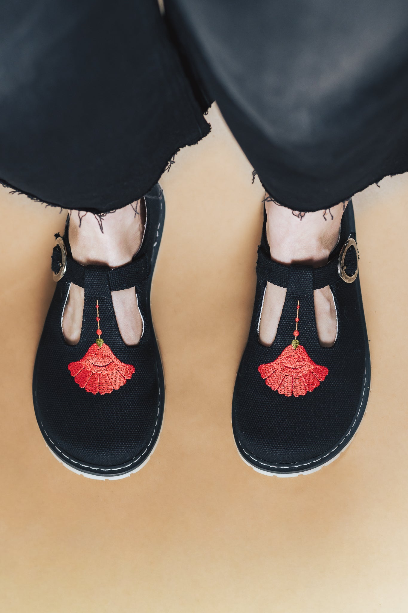 CLAVELES Barefoot Mary Jane shoes (Expected in August)
