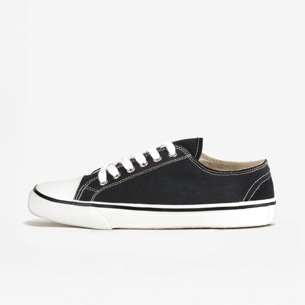 HERLIK Black With Stitching barefoot trainers