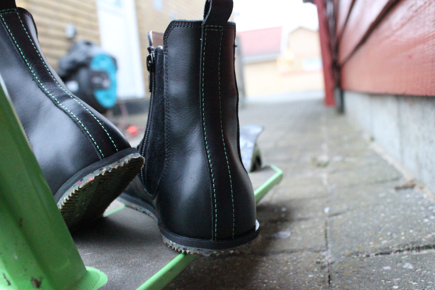 PALUSTRIA Black Barefoot Chelsea Boots