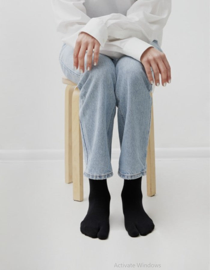 TABI MID-CALF Black split big toe socks