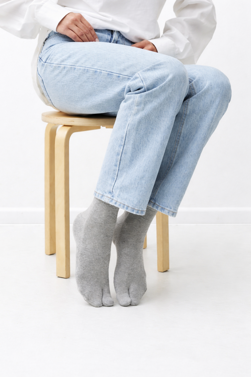TABI ANKLE Grey split big toe socks