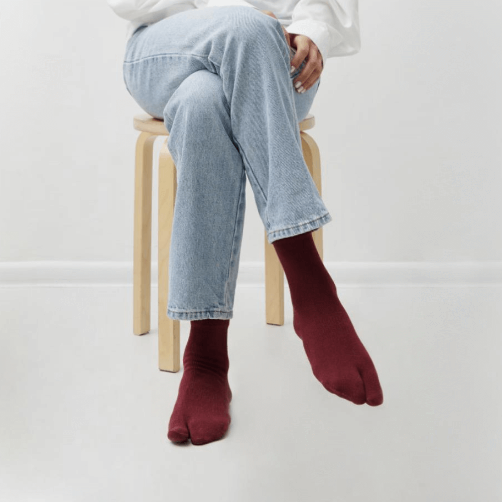 TABI ANKLE Wine Red split big toe socks