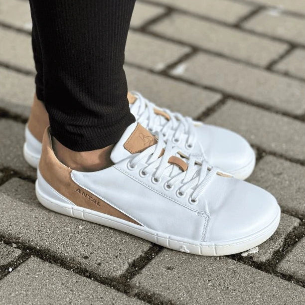 MAGNIFIQUE Beige barefoot trainers