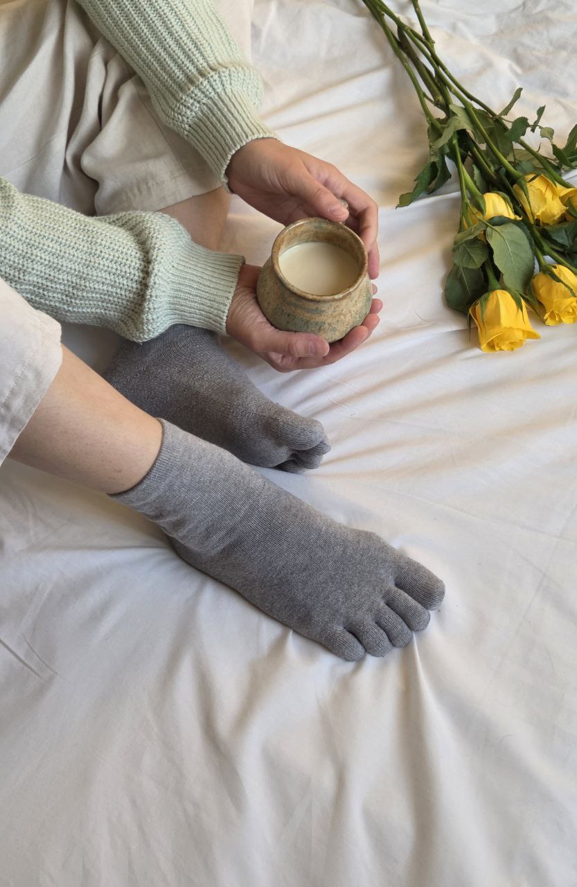 ESSENTIALS MIDI Grey Toe Socks